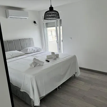 Flo-rida Apartman *