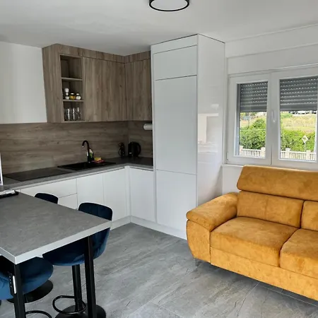 Flo-rida Apartman *